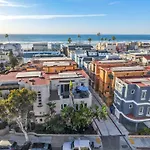 Steps To The Boardwalk & Beach With Ac, Wifi, Spacious Deck, Prime Location