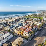 Steps To The Boardwalk & Beach With Ac, Wifi, Spacious Deck, Prime Location