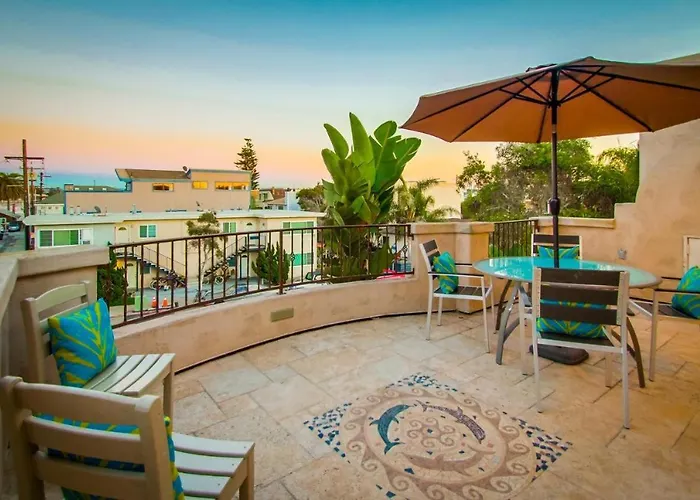 Steps To The Boardwalk & Beach With Ac, Wifi, Spacious Deck, Prime Location