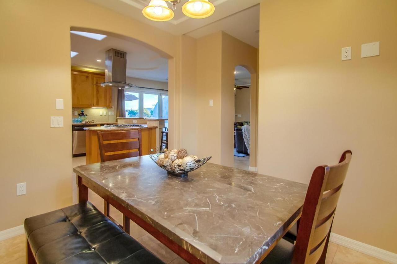 Holiday home Steps To The Boardwalk & With Ac, Wifi, Spacious Deck, Prime Location
