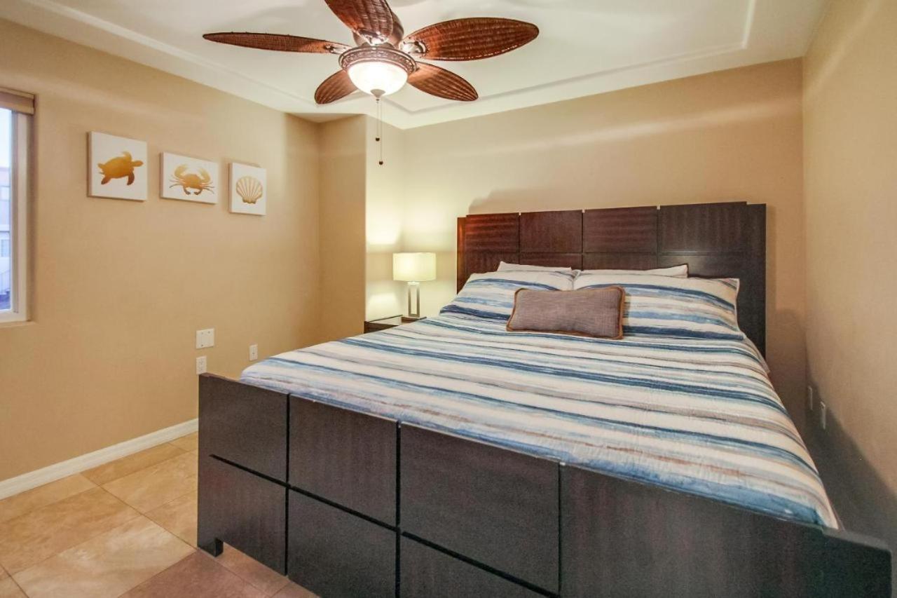 Steps To The Boardwalk & With Ac, Wifi, Spacious Deck, Prime Location Holiday home *