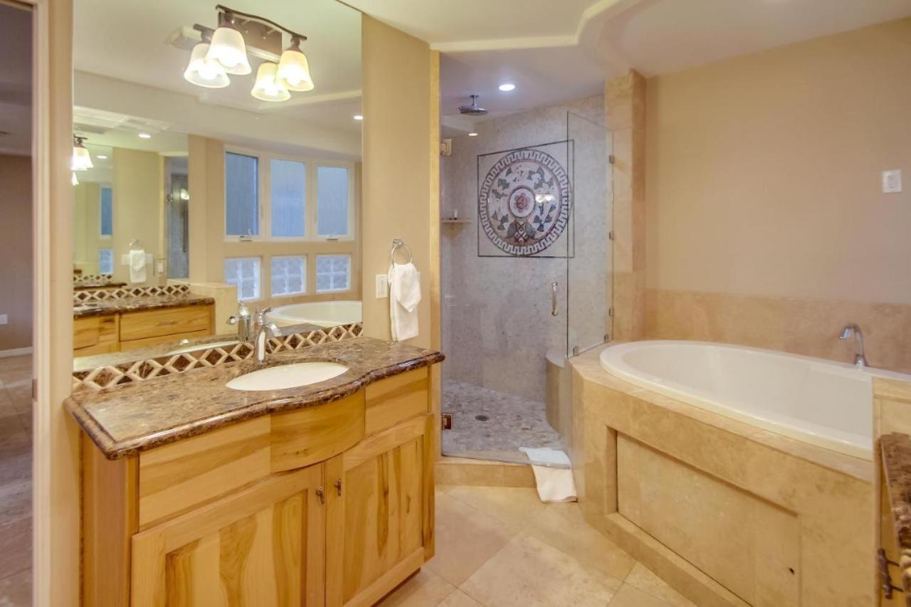 Holiday home Steps To The Boardwalk & With Ac, Wifi, Spacious Deck, Prime Location *