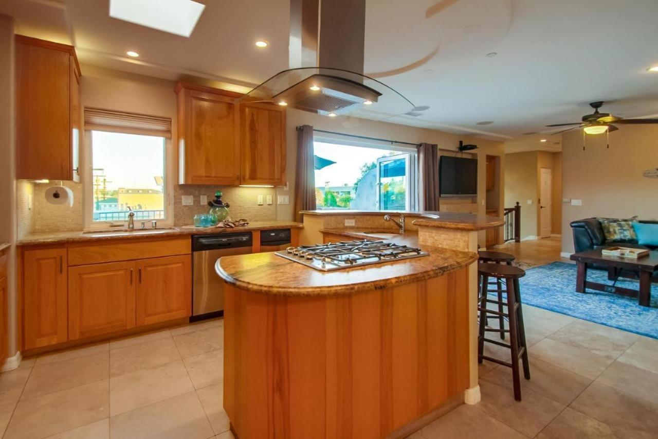 Steps To The Boardwalk & With Ac, Wifi, Spacious Deck, Prime Location Holiday home San Diego
