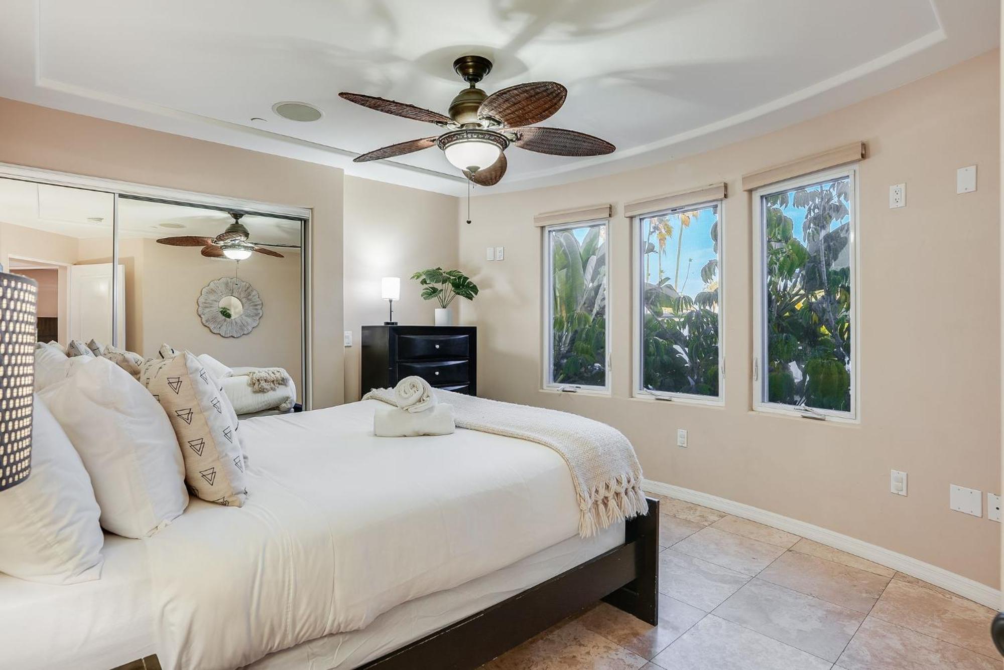 Holiday home Steps To The Boardwalk & With Ac, Wifi, Spacious Deck, Prime Location