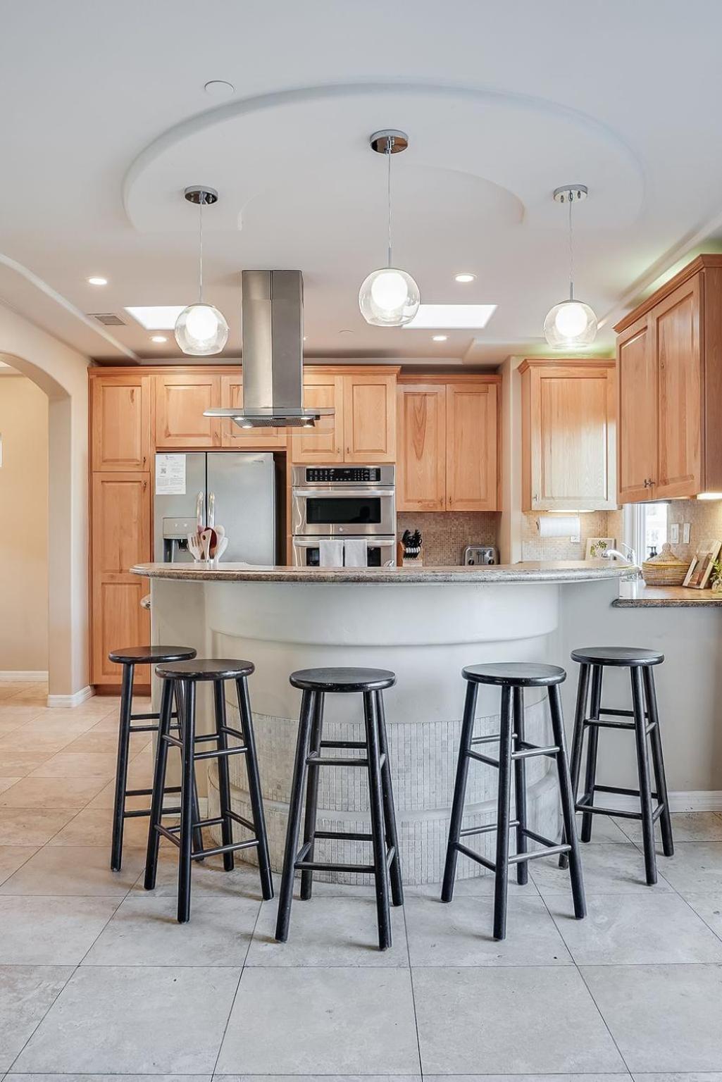 Steps To The Boardwalk & With Ac, Wifi, Spacious Deck, Prime Location Holiday home