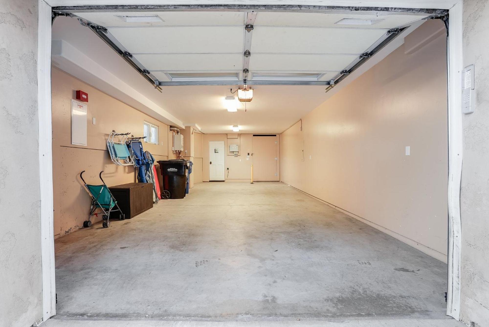 Steps To The Boardwalk & With Ac, Wifi, Spacious Deck, Prime Location Holiday home *