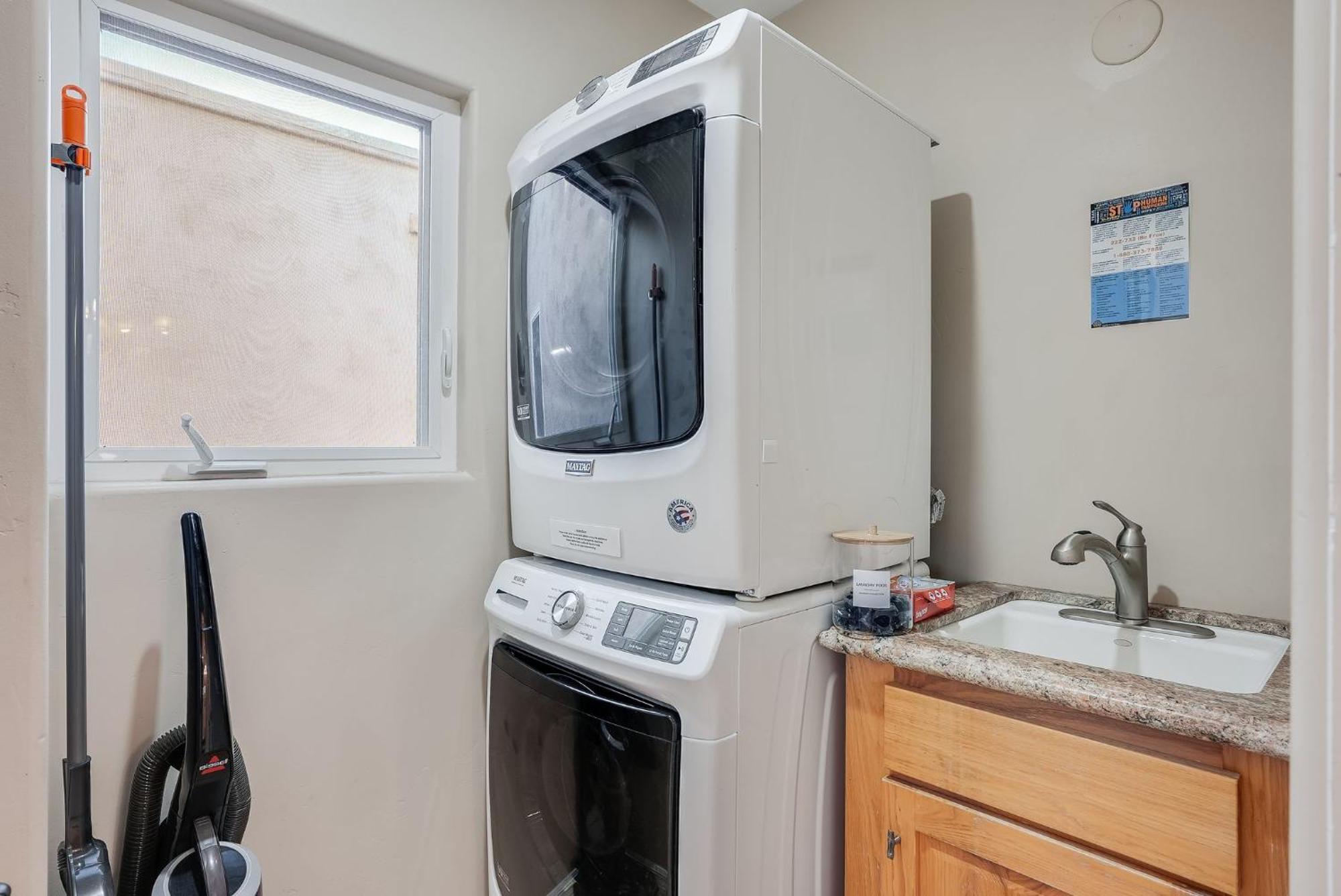 Steps To The Boardwalk & With Ac, Wifi, Spacious Deck, Prime Location Holiday home San Diego