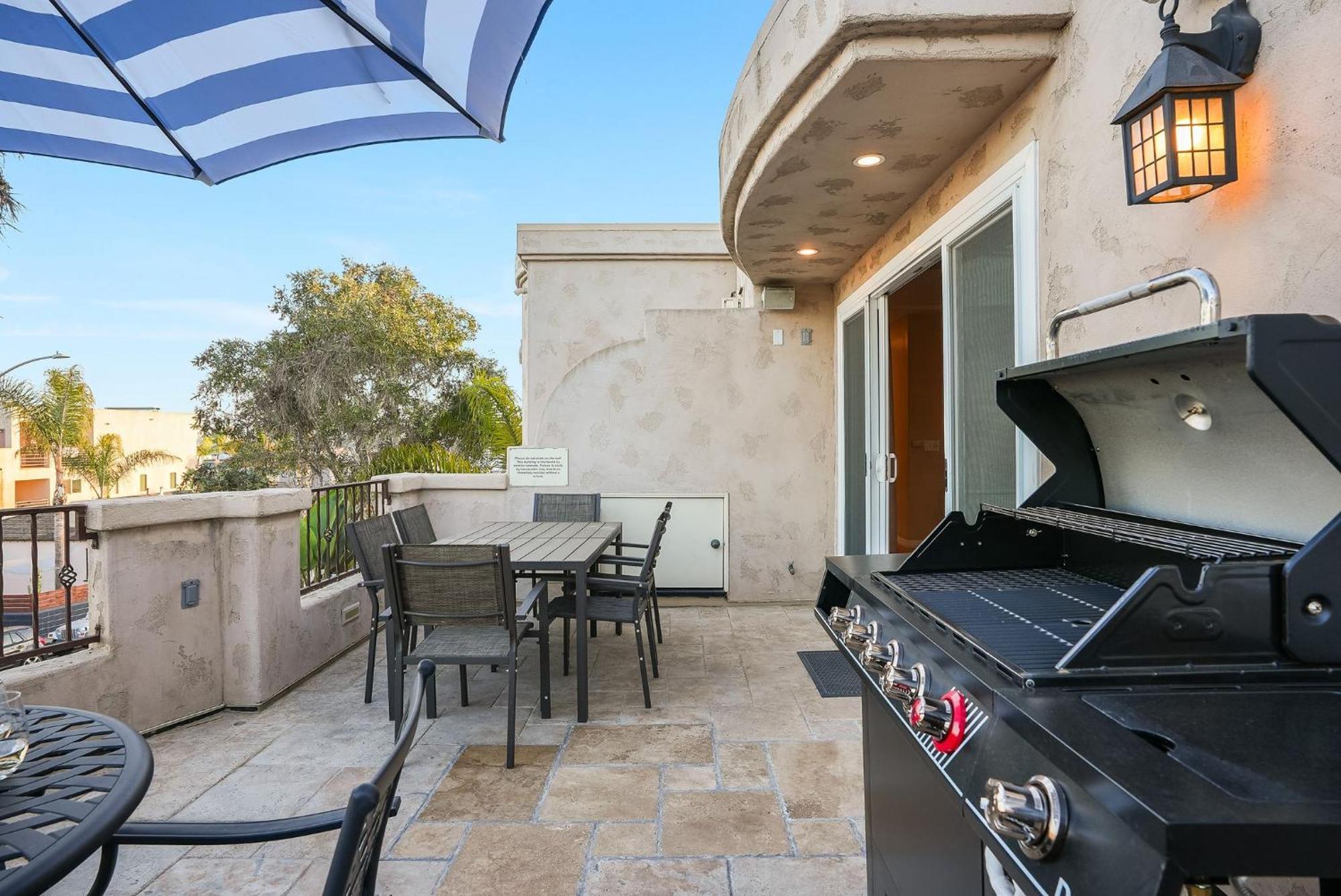 Steps To The Boardwalk & With Ac, Wifi, Spacious Deck, Prime Location San Diego