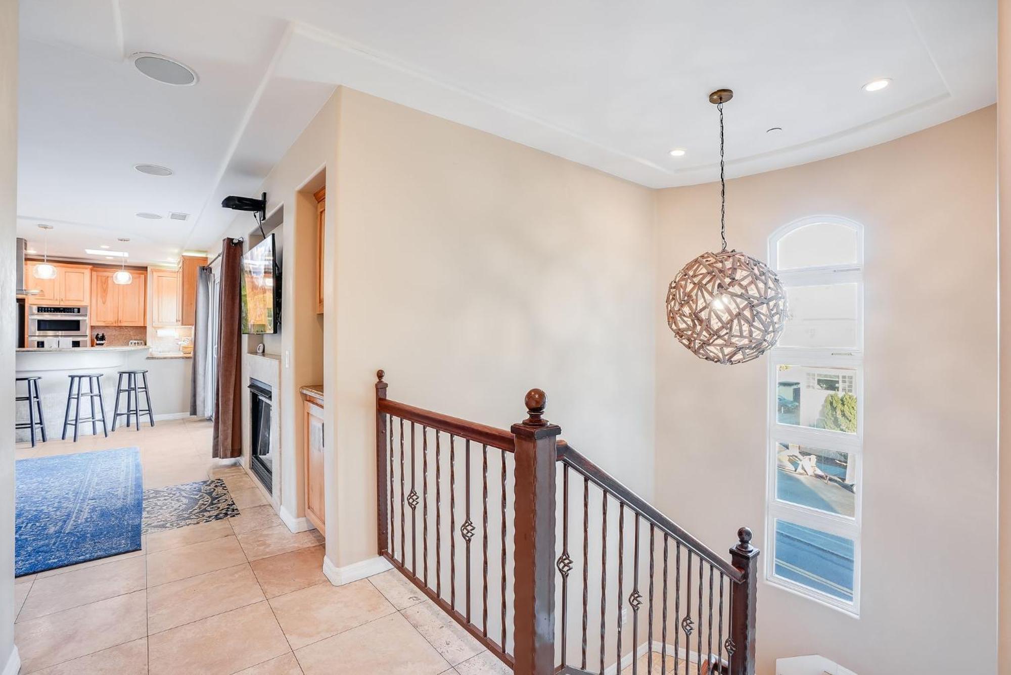 Steps To The Boardwalk & With Ac, Wifi, Spacious Deck, Prime Location Holiday home *
