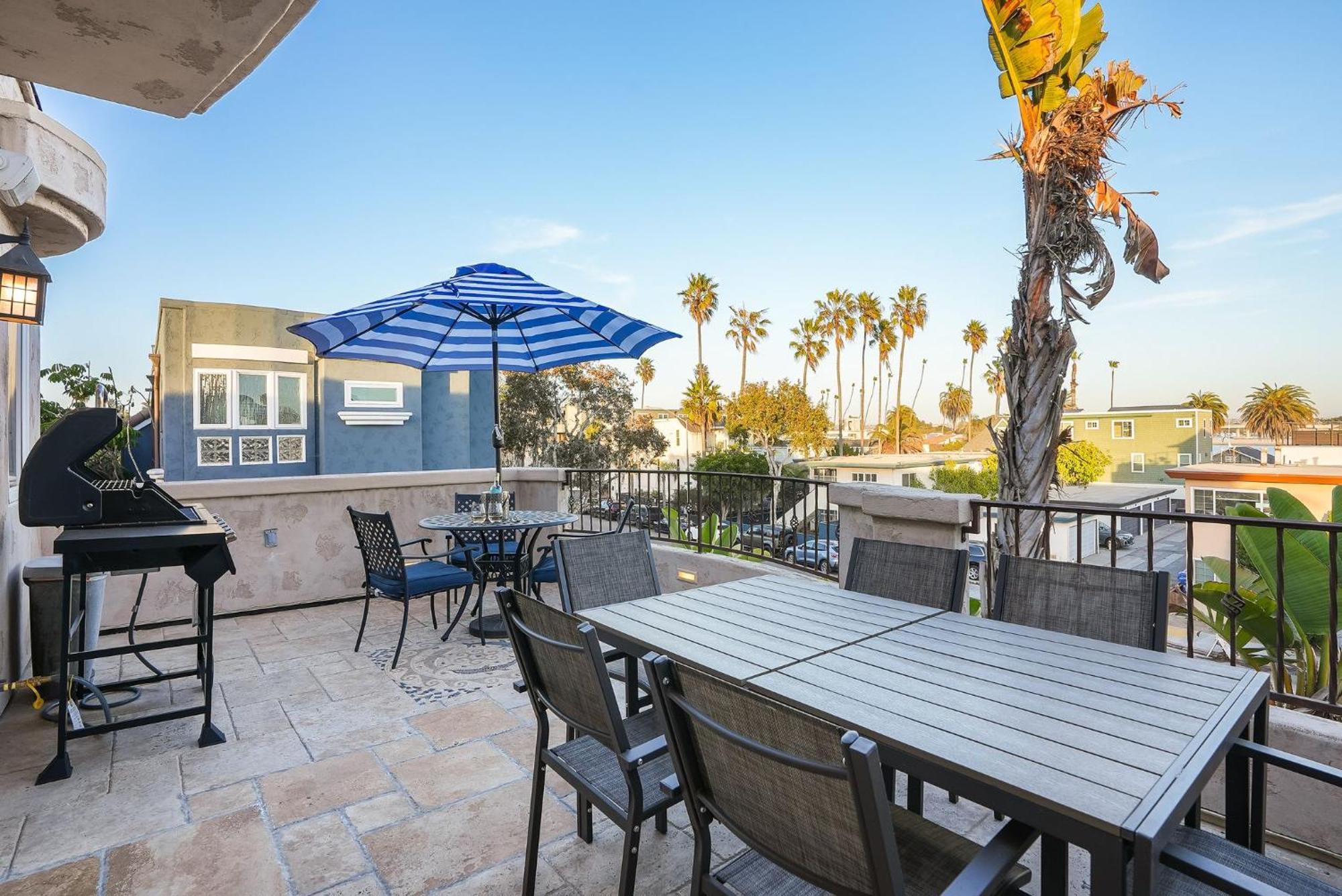 Steps To The Boardwalk & With Ac, Wifi, Spacious Deck, Prime Location Holiday home San Diego