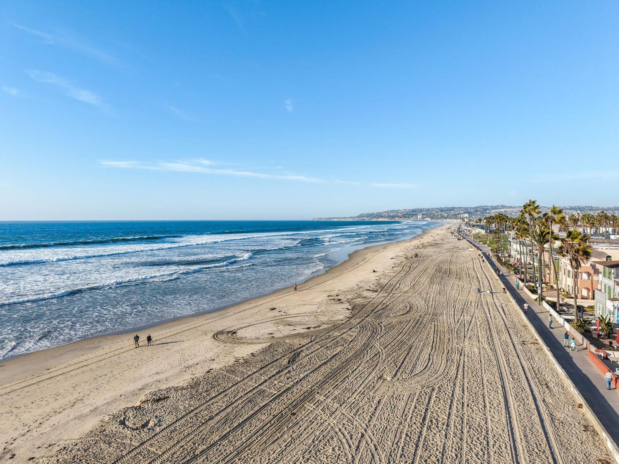 Steps To The Boardwalk & With Ac, Wifi, Spacious Deck, Prime Location * San Diego